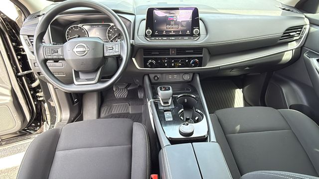 Vehicle image 26 of 30