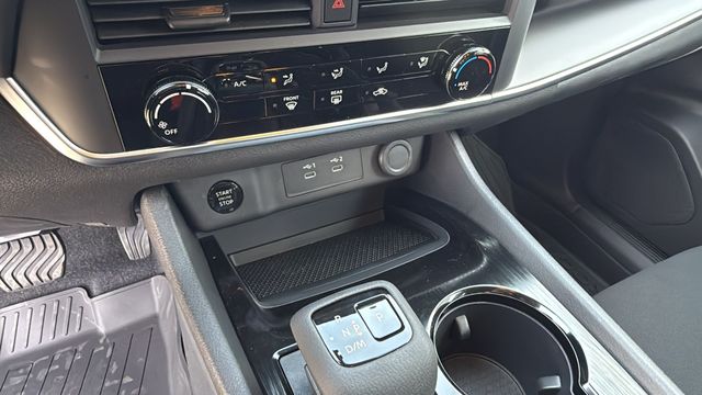 Vehicle image 14 of 30