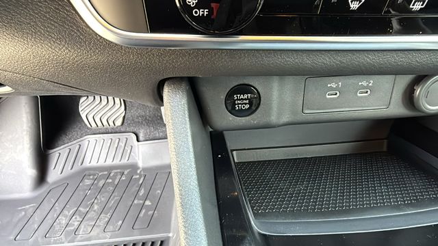 Vehicle image 17 of 30