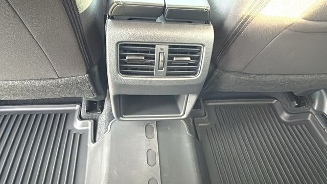 Vehicle image 25 of 30