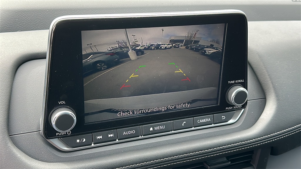 Vehicle image 16 of 30