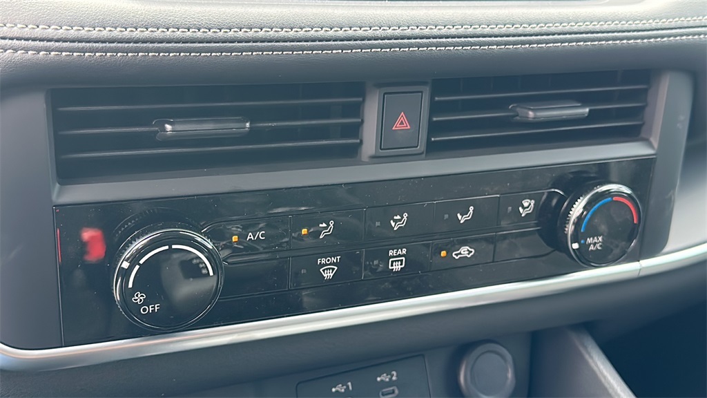 Vehicle image 14 of 30