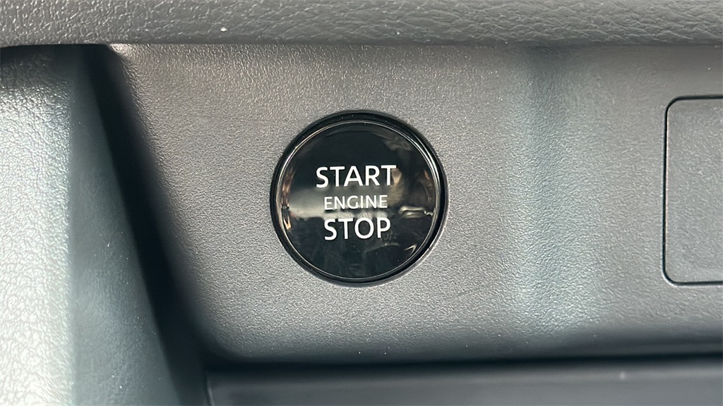 Vehicle image 17 of 30
