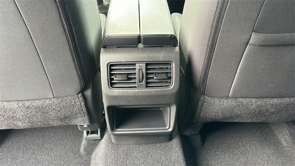 Vehicle image 25 of 30