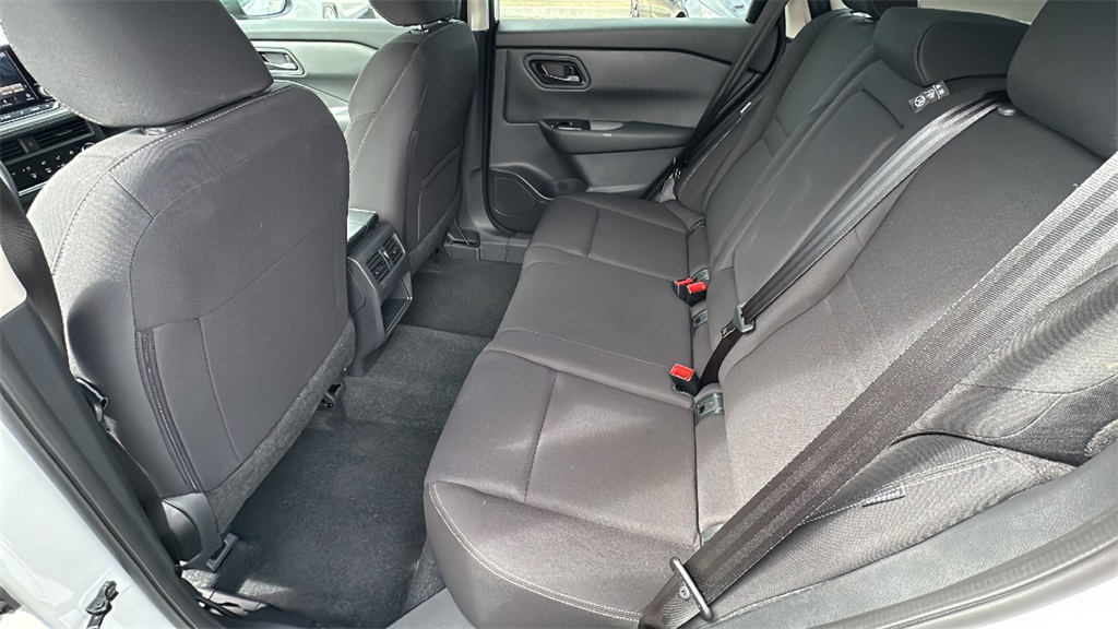 Vehicle image 24 of 30