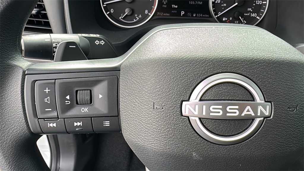 Vehicle image 19 of 30
