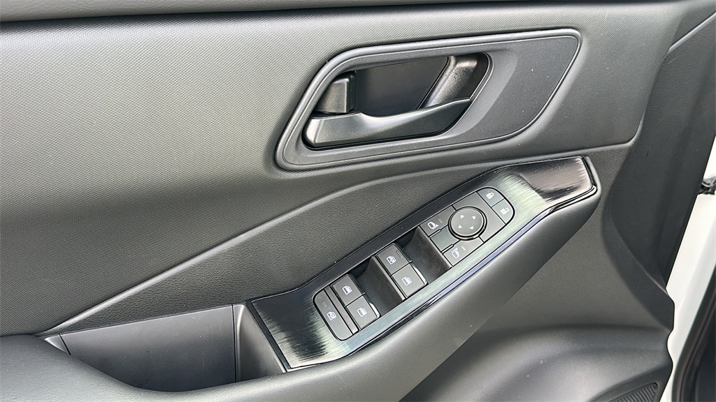 Vehicle image 22 of 30