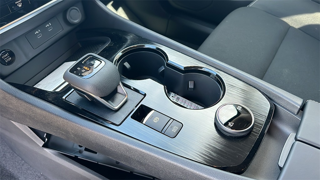 Vehicle image 13 of 30