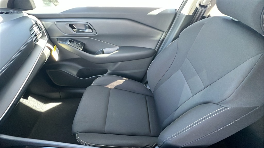 Vehicle image 12 of 30