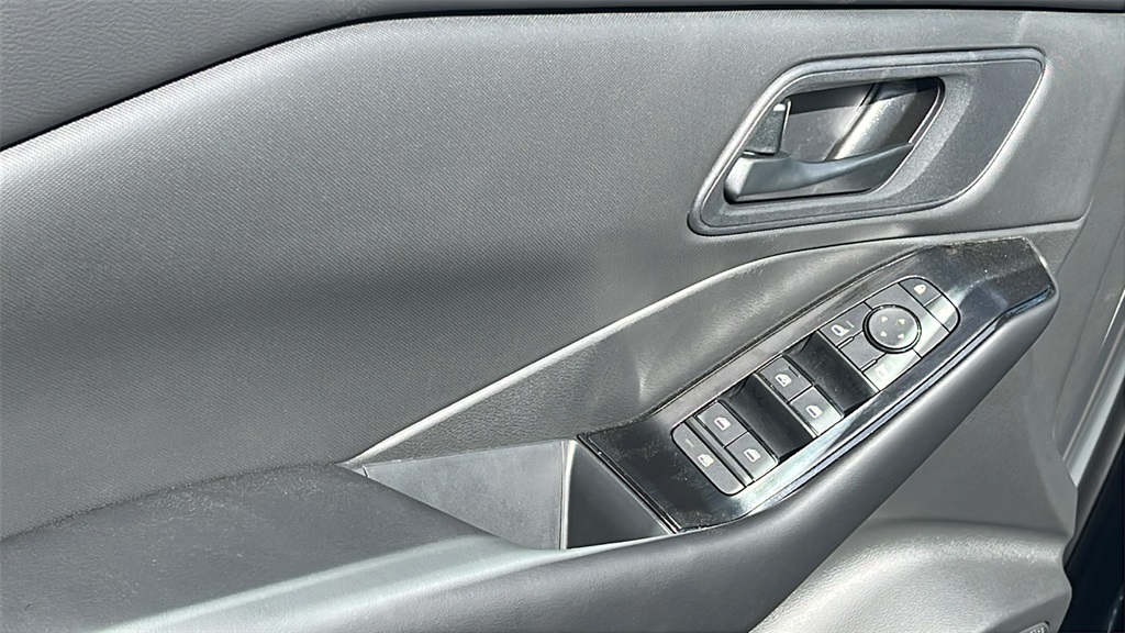 Vehicle image 22 of 30