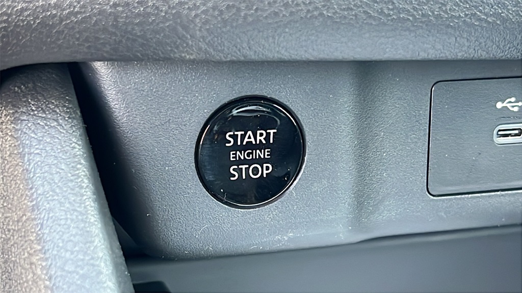 Vehicle image 17 of 30