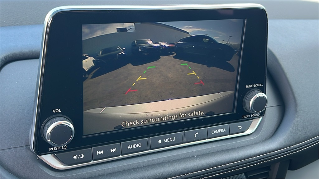 Vehicle image 16 of 30