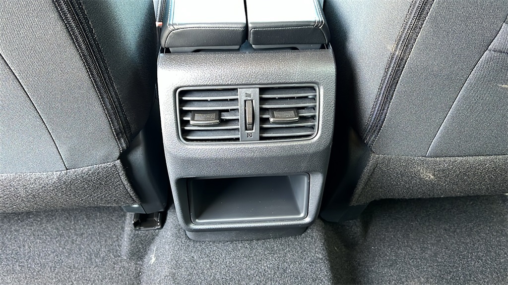 Vehicle image 25 of 30