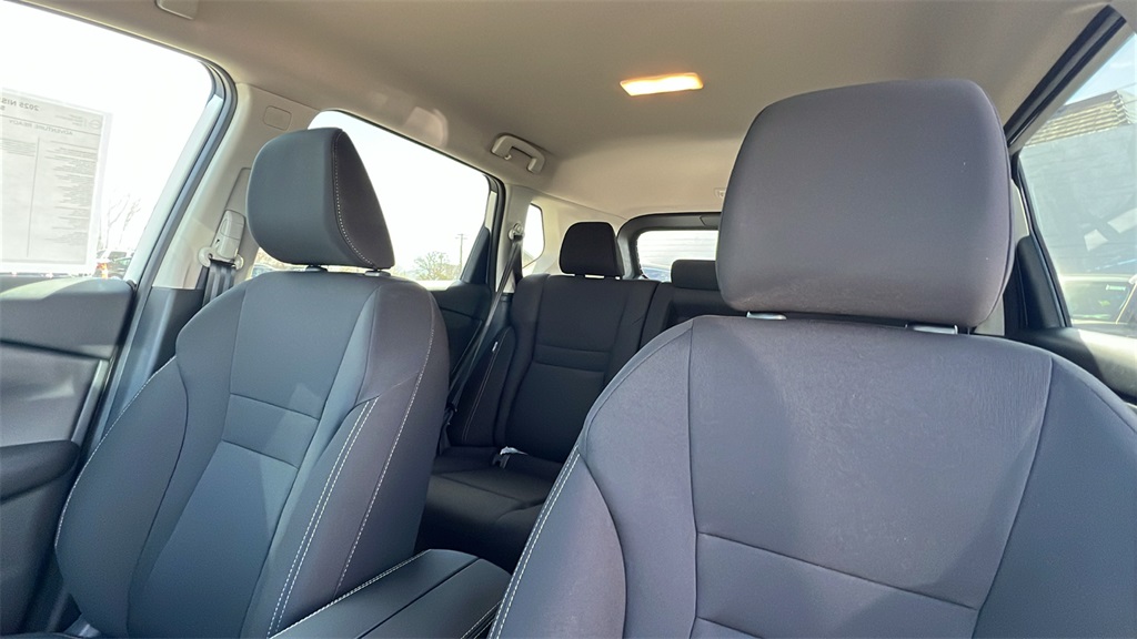 Vehicle image 11 of 30