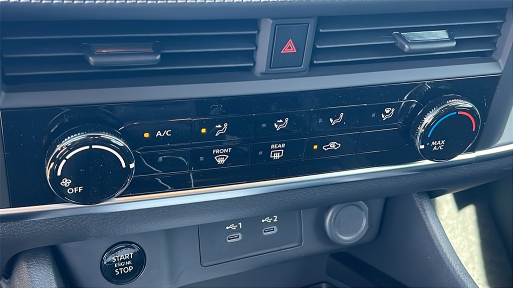 Vehicle image 14 of 30
