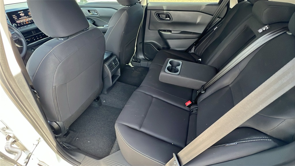 Vehicle image 24 of 30