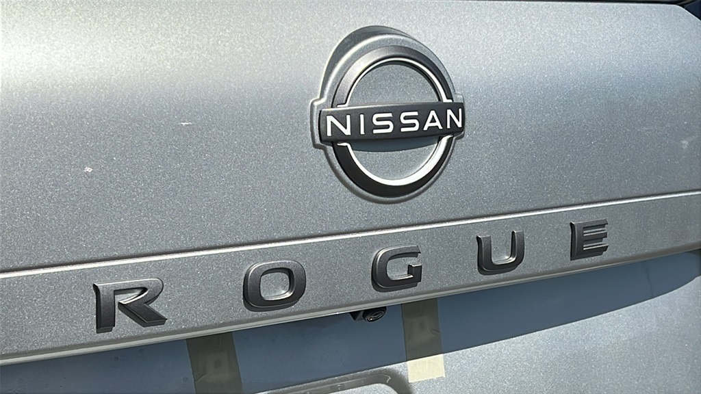 Vehicle image 28 of 30