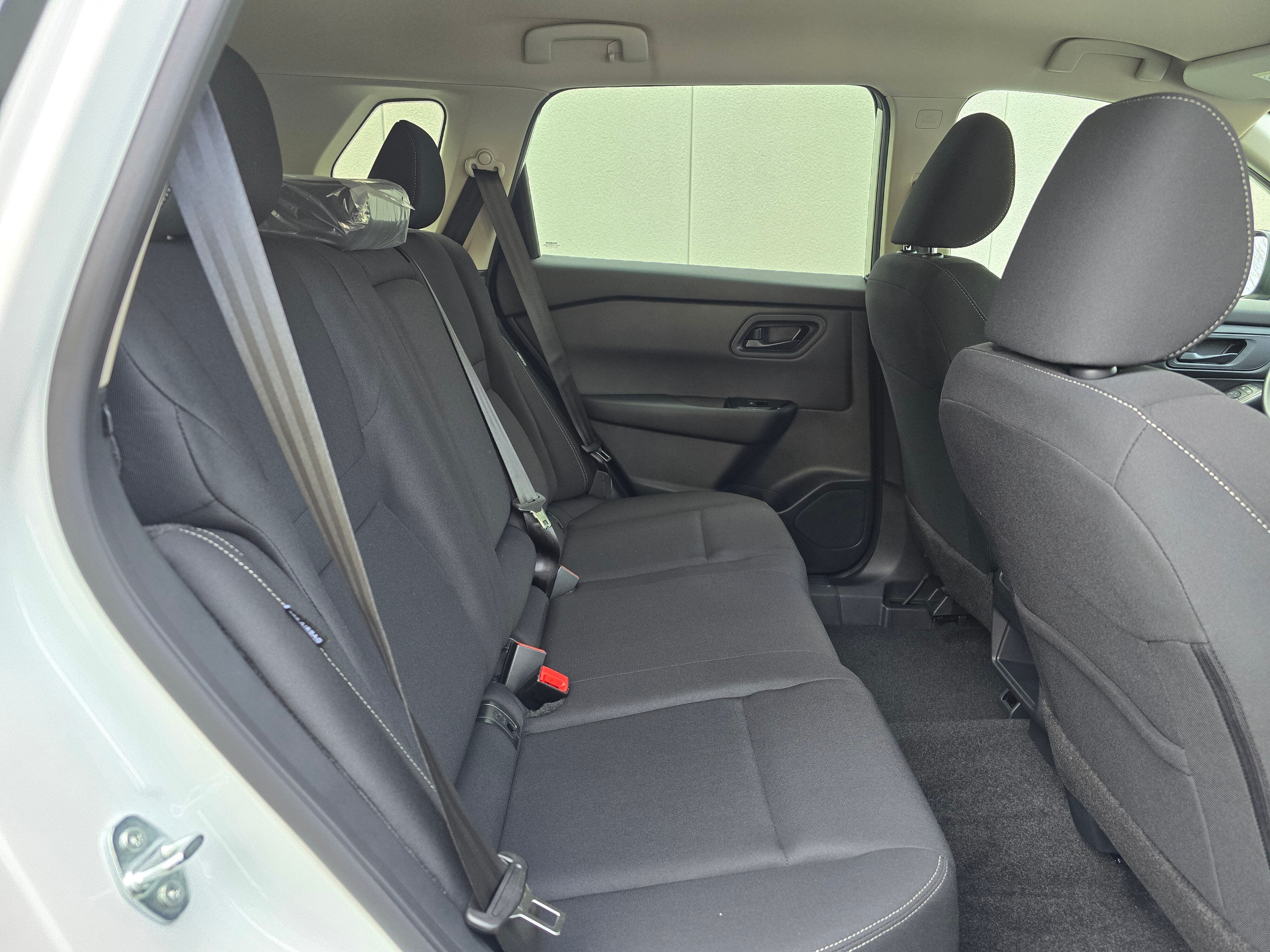 Vehicle image 11 of 24