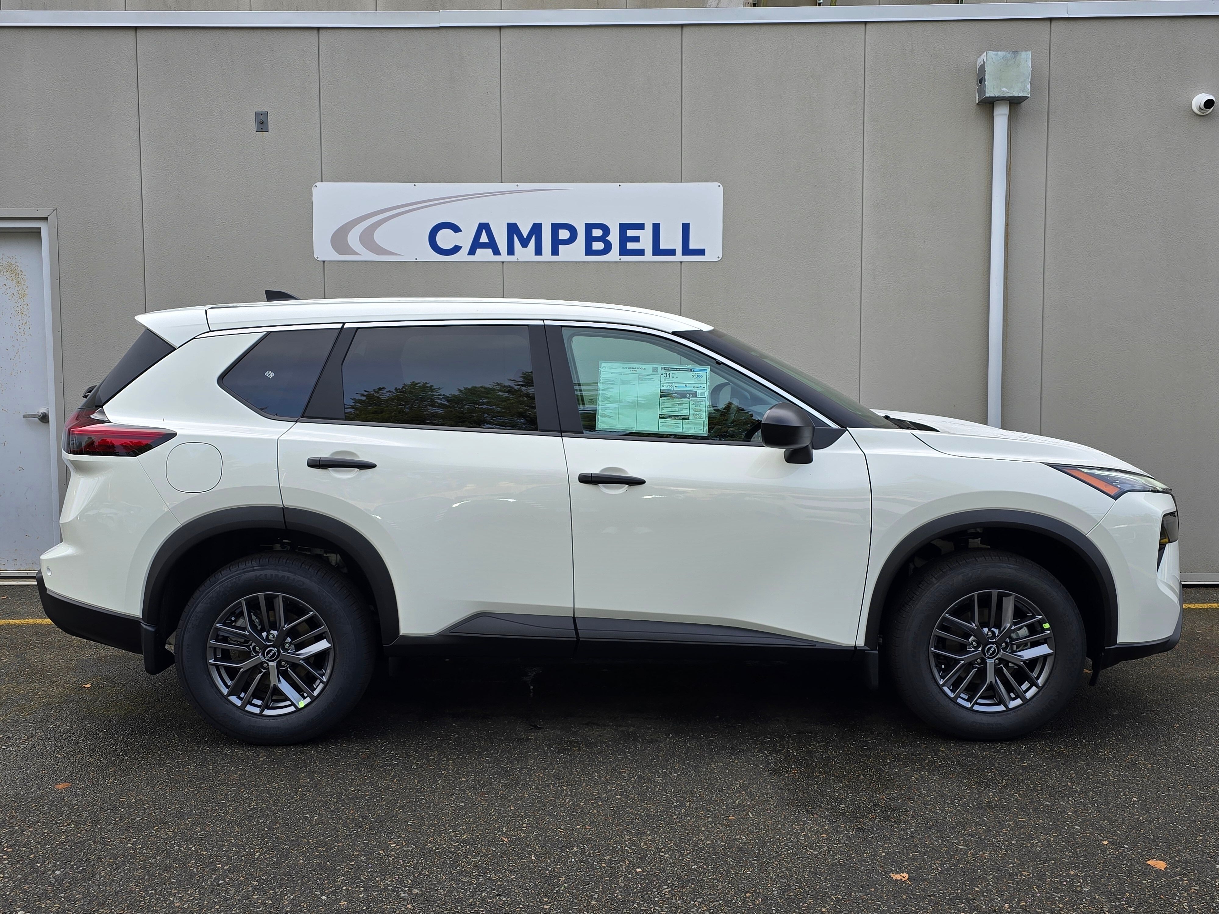 Vehicle image 4 of 24