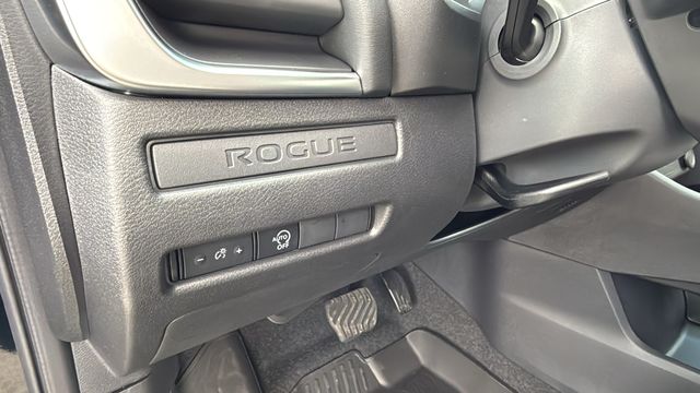 Vehicle image 34 of 36
