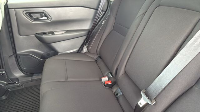Vehicle image 16 of 36