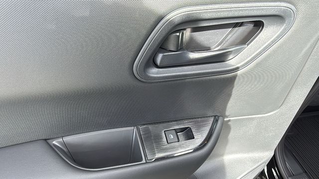 Vehicle image 14 of 36