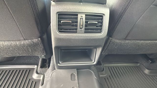 Vehicle image 17 of 36