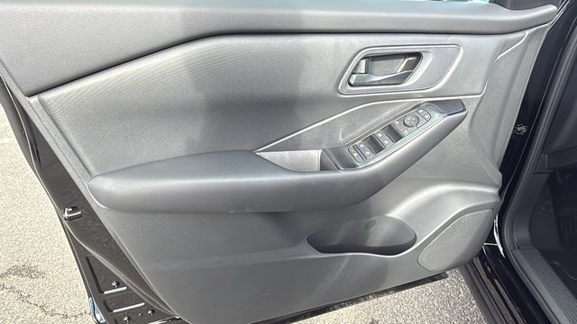 Vehicle image 20 of 36