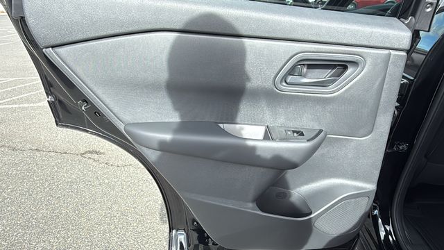 Vehicle image 13 of 36