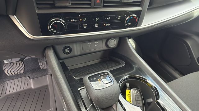 Vehicle image 26 of 36