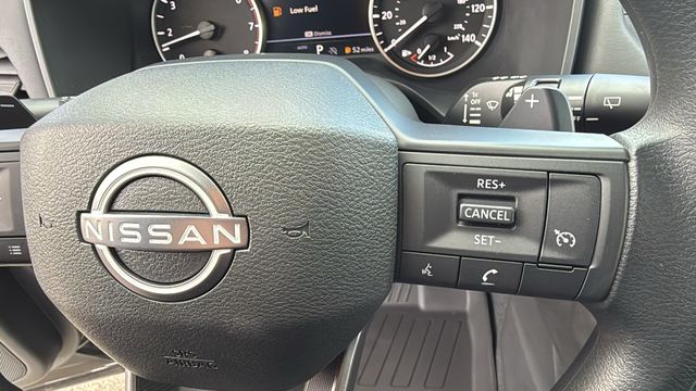 Vehicle image 32 of 36