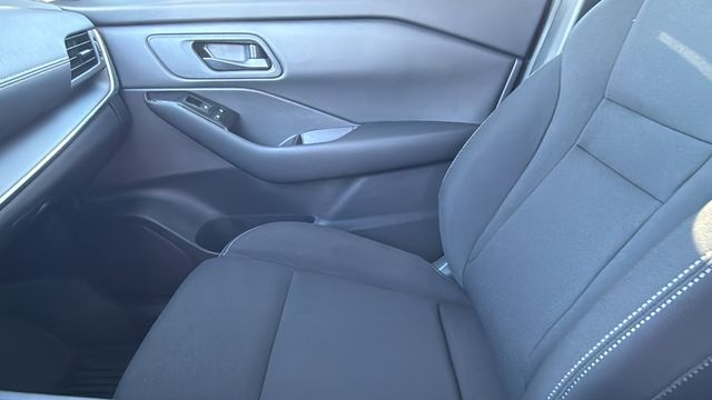 Vehicle image 23 of 35