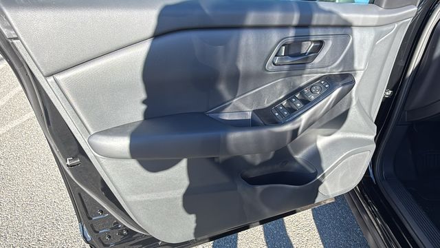 Vehicle image 19 of 35
