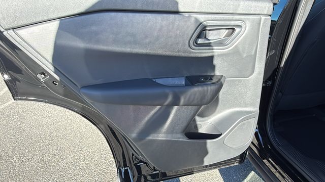 Vehicle image 13 of 35