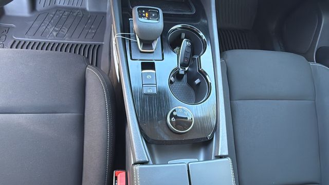 Vehicle image 24 of 35