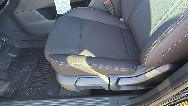 Vehicle image 21 of 35