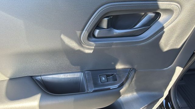 Vehicle image 14 of 35