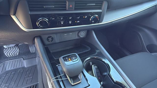 Vehicle image 25 of 35