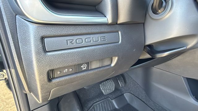 Vehicle image 33 of 35