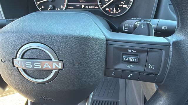Vehicle image 31 of 35