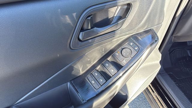 Vehicle image 20 of 35