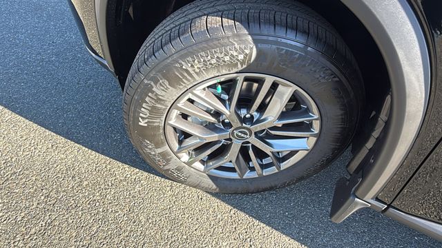 Vehicle image 10 of 35