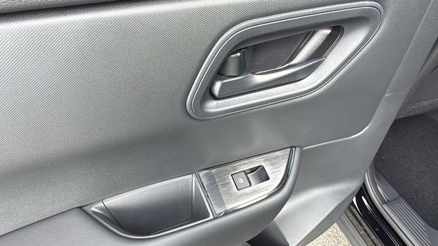 Vehicle image 14 of 36