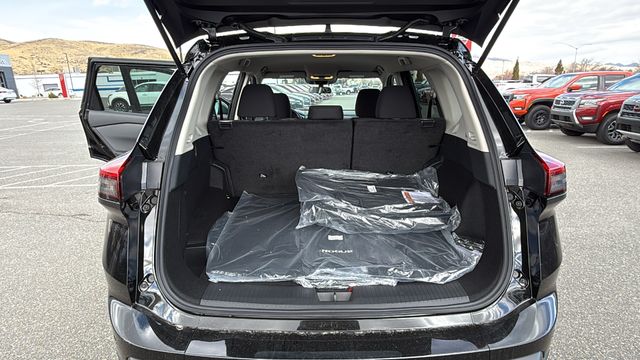 Vehicle image 11 of 36