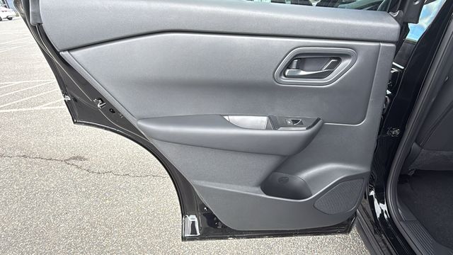 Vehicle image 13 of 36