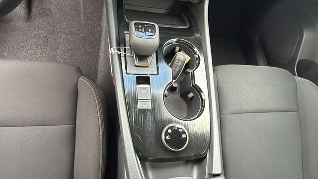 Vehicle image 25 of 36