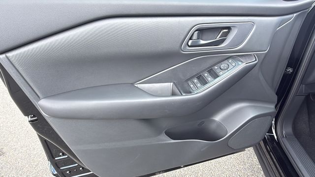 Vehicle image 20 of 36