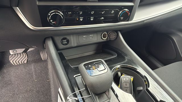 Vehicle image 26 of 36