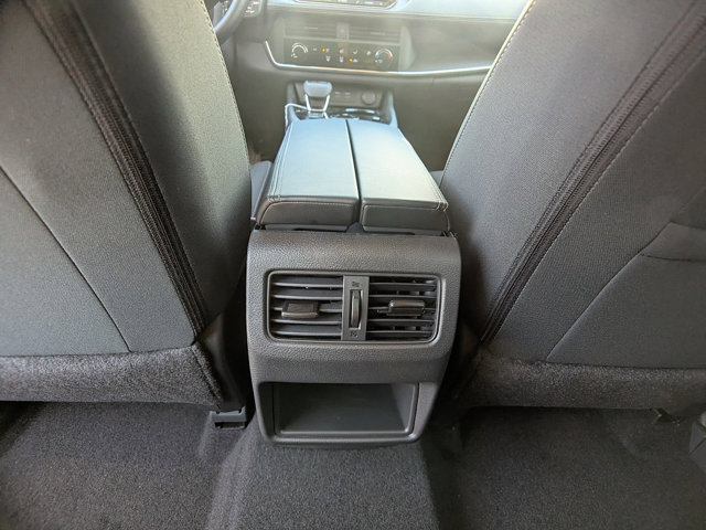 Vehicle image 21 of 27