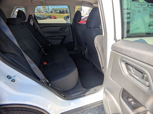 Vehicle image 12 of 27
